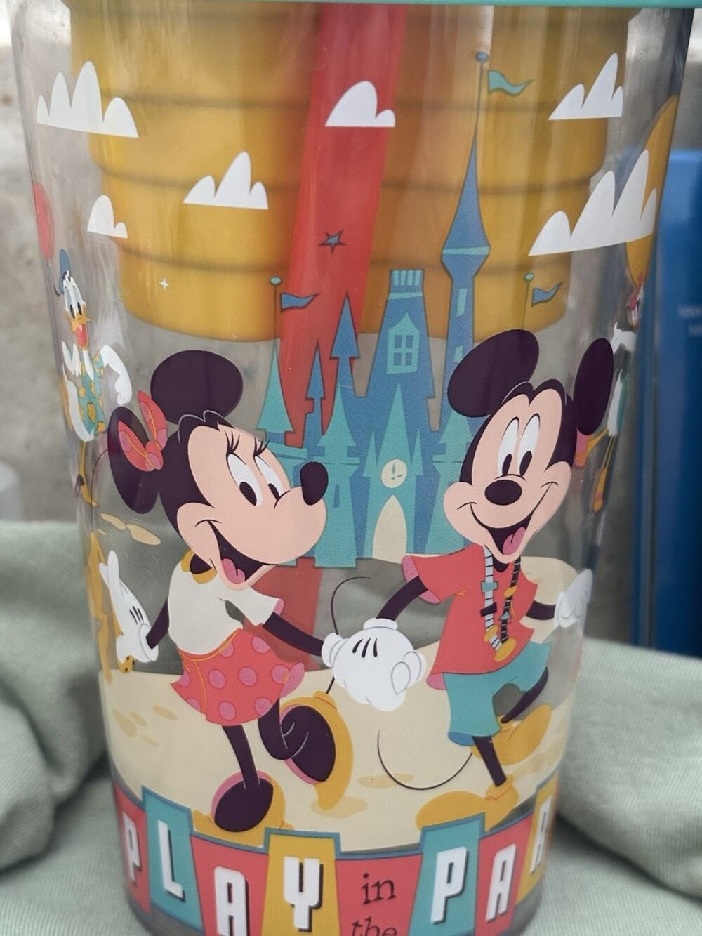 NEW Disney Parks snack & drink tumbler Mickey Minnie Goofy Donald Pluto 630ml